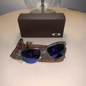 OAKLEY men’s sunglasses new in box